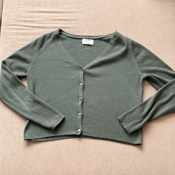 Old Navy Sweaters - Old Navy Women’s V-Neck Rib-Knit Cropped Cardigan Sweater Size Large